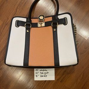 Hard sided large purse in EXCELLENT condition